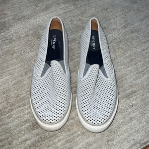 Speedy slip-on perforated shoes